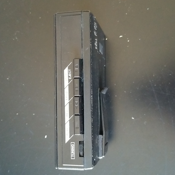 Sanyo AM/FM Stereo Cassette Player with 3 Band Equalizer MGR74 - Picture 4 of 6